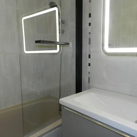 2 Pieces Avec Terrasse Proche - Fr-1-251-922 * Bormes-les-Mimosas